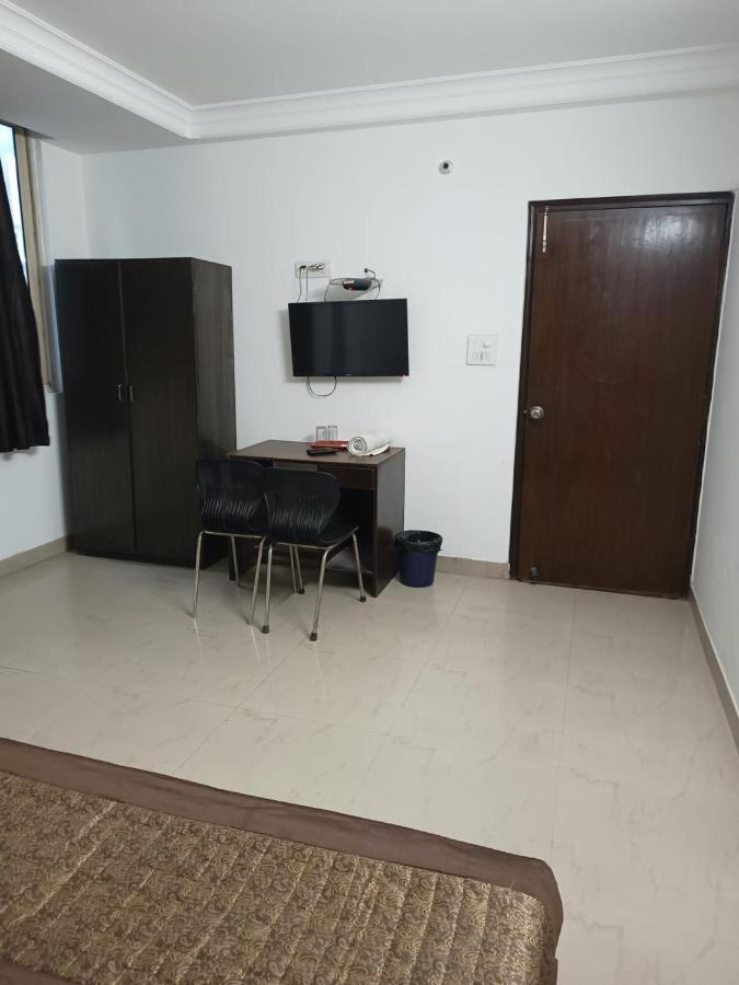 Hotel Airport Aditya Inn New Delhi Bagian luar foto