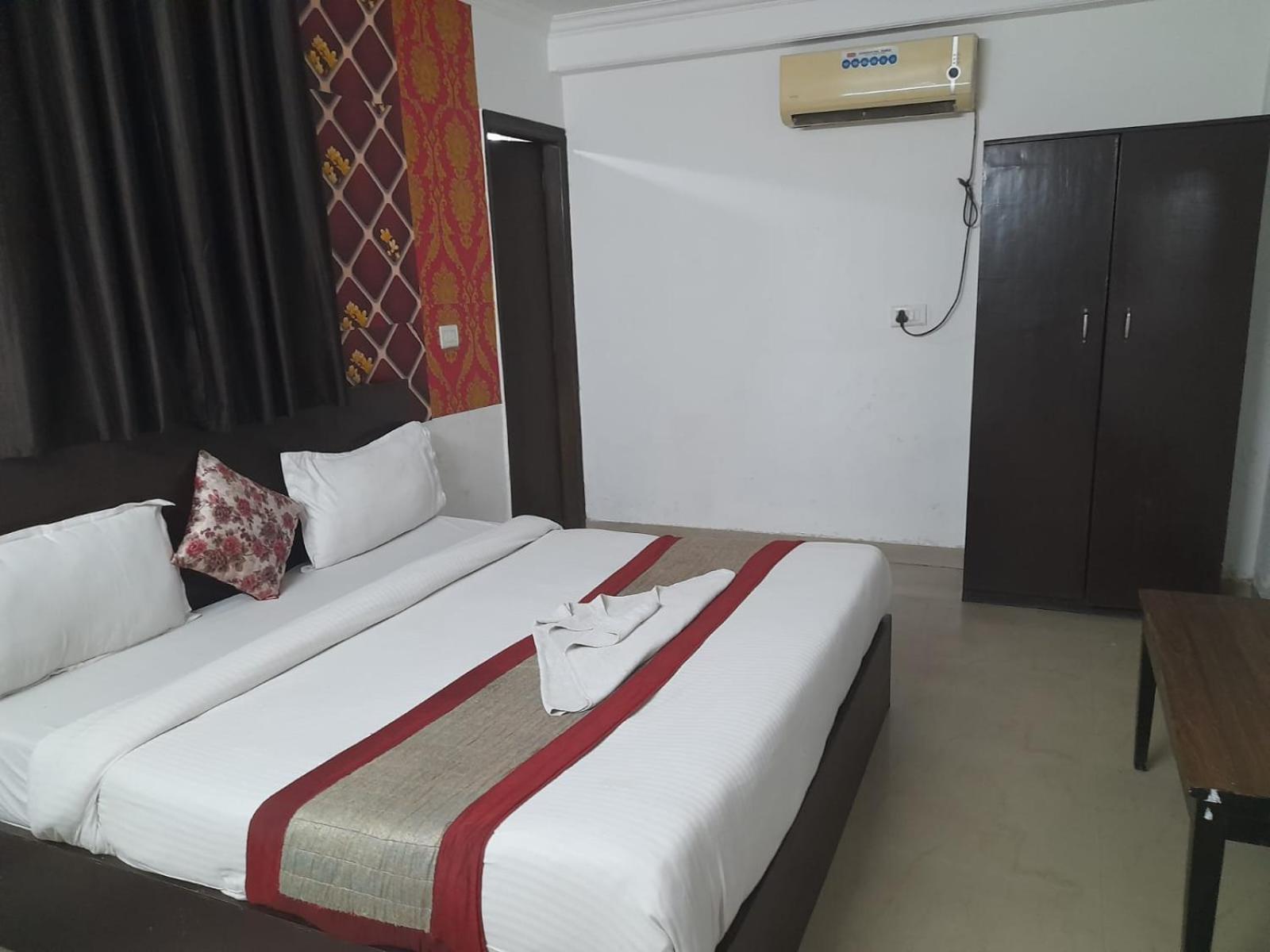Hotel Airport Aditya Inn New Delhi Bagian luar foto